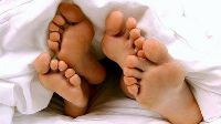 sleep-late-lesmeister-guesthouse-pocahontas-arkansas-usa image of feet in bed