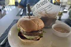 Moorea-cheeseburger