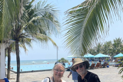 e-couple-on-the-beach